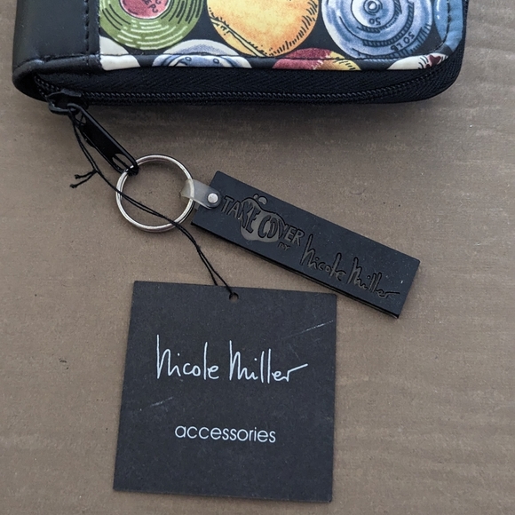 Nicole Miller travel tie case with sports balls design. - Picture 2 of 3